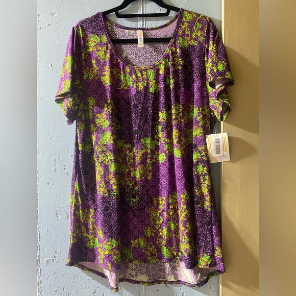 LuLaRoe Tops - Classic T